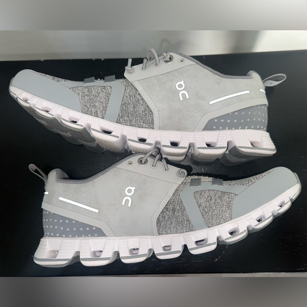 On Clouds Women’s shoes